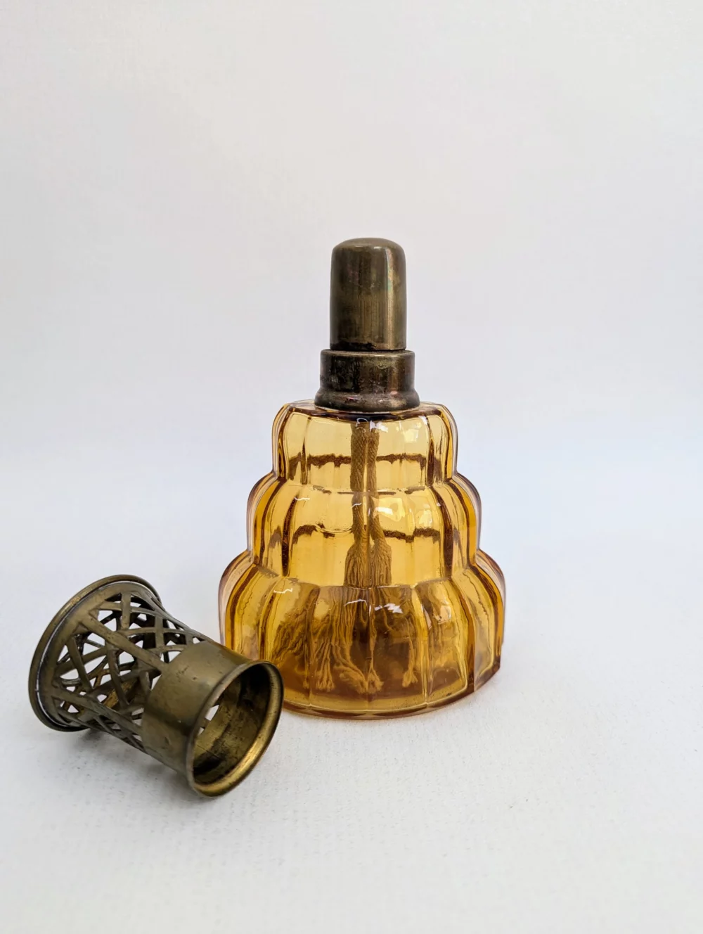 Antique shepherd's lamp in amber glass - Image 3