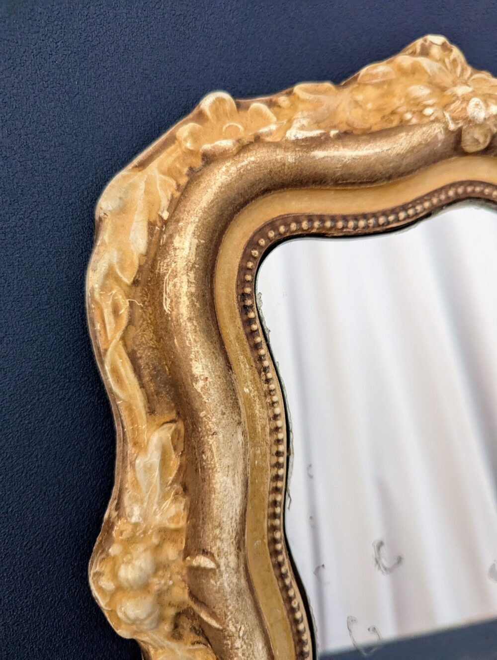 Miroir ancien en plâtre – Image 4