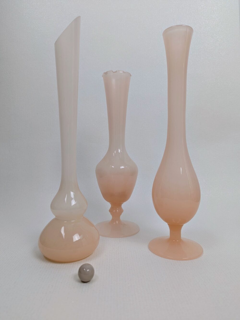 Trio de vases en Opaline – Image 3