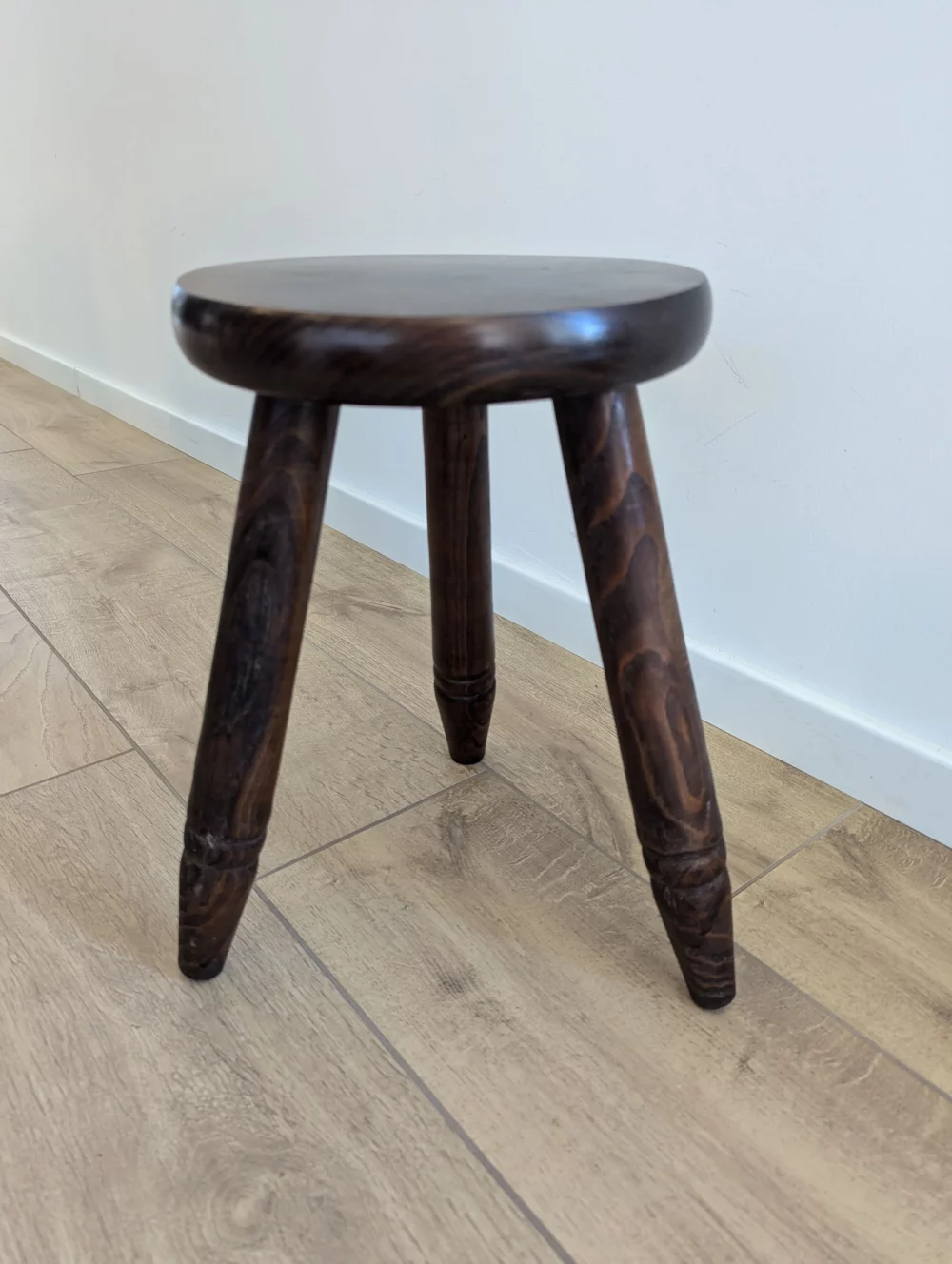 Tabouret tripode en bois